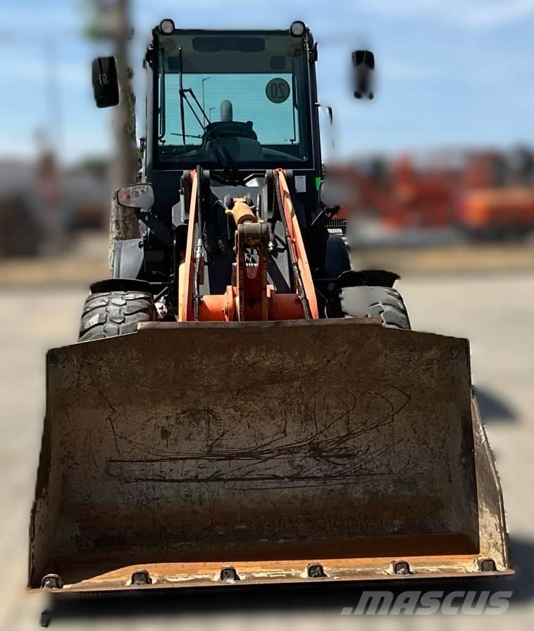 Komatsu WA 80-6 Kolové nakladače