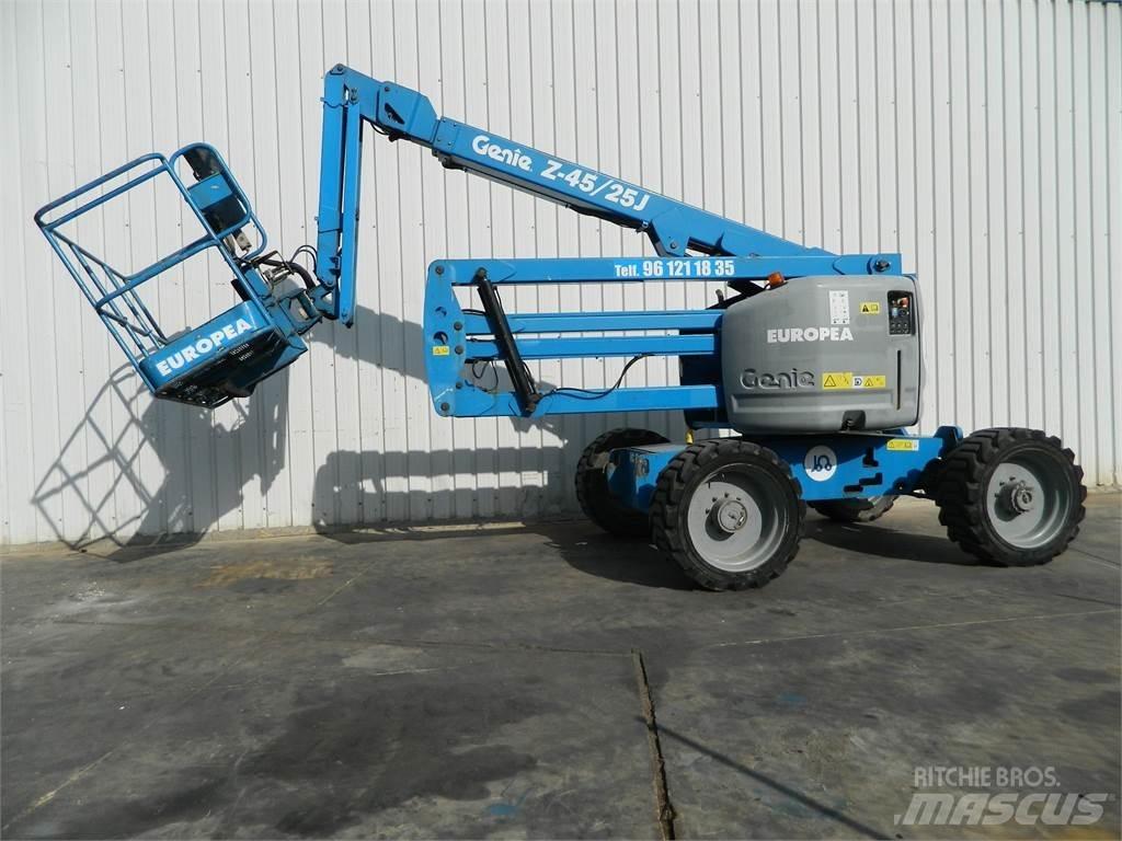 Genie Z45 25J Kloubové plošiny