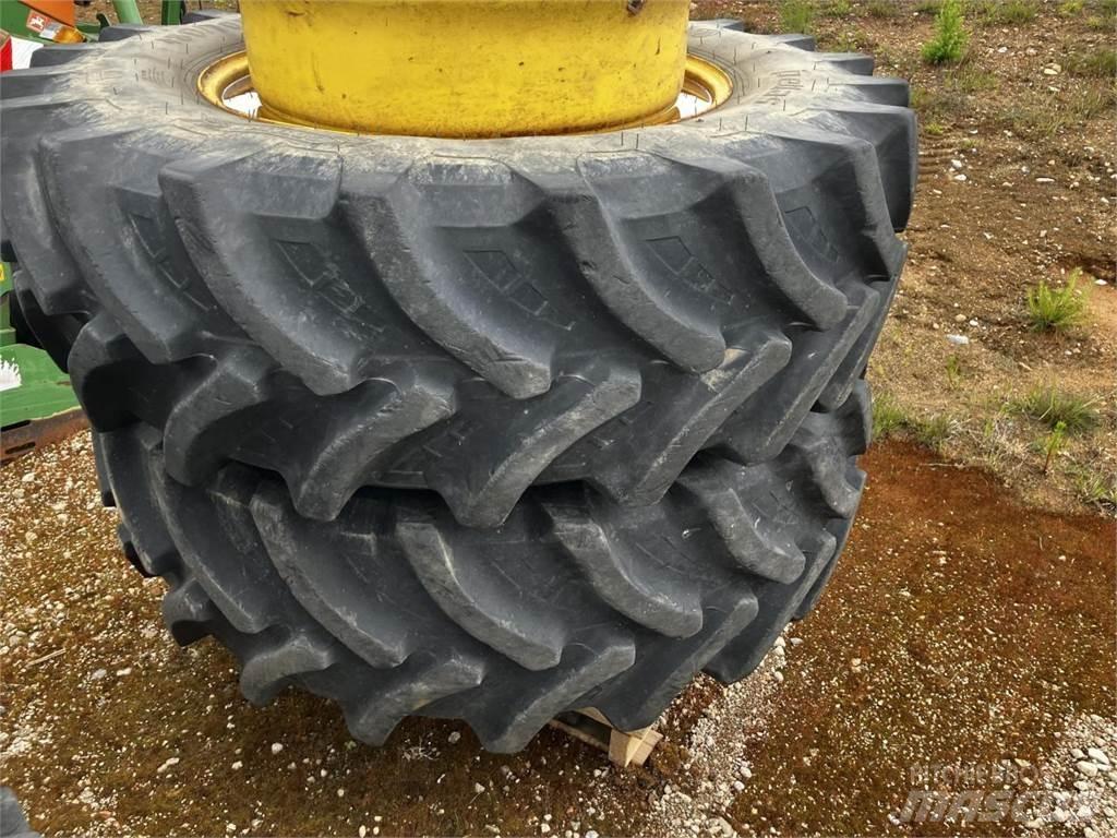 Petlas 480/70R34 Pneumatiky, kola a ráfky