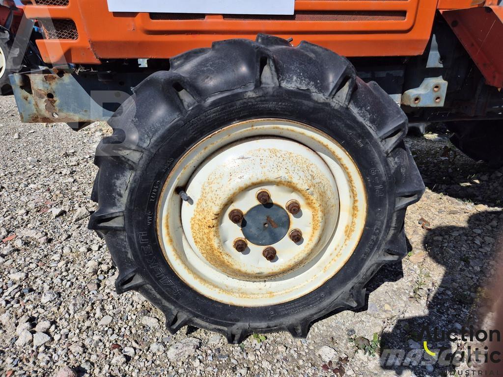 Kubota L1-205D Traktory