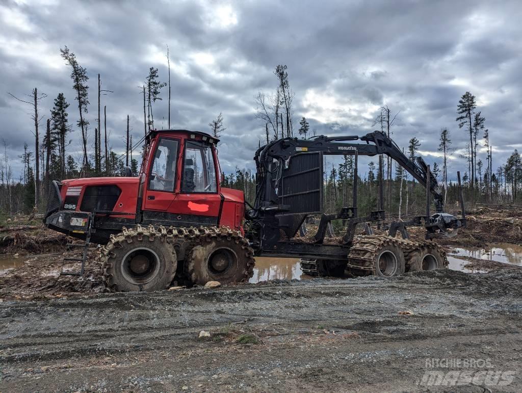 Komatsu 895 Vyvážecí traktory