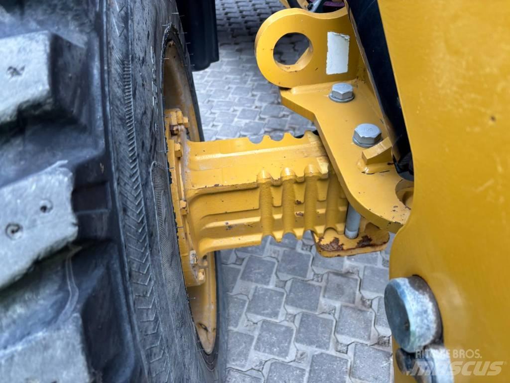 CAT 908 M Kolové nakladače