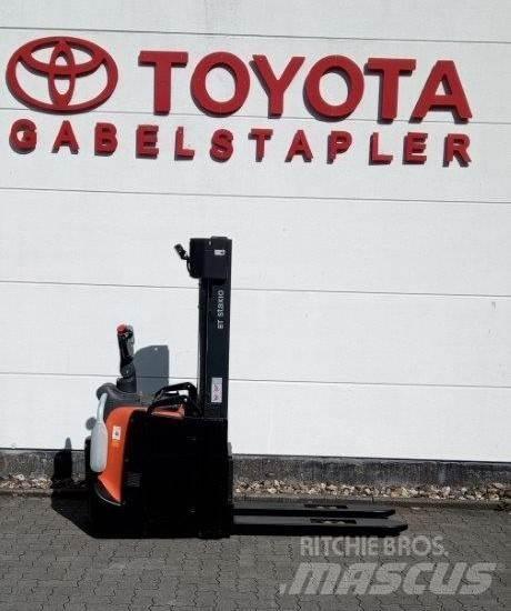 Toyota SPE140L Ručně vedené vysokozdvižné vozíky