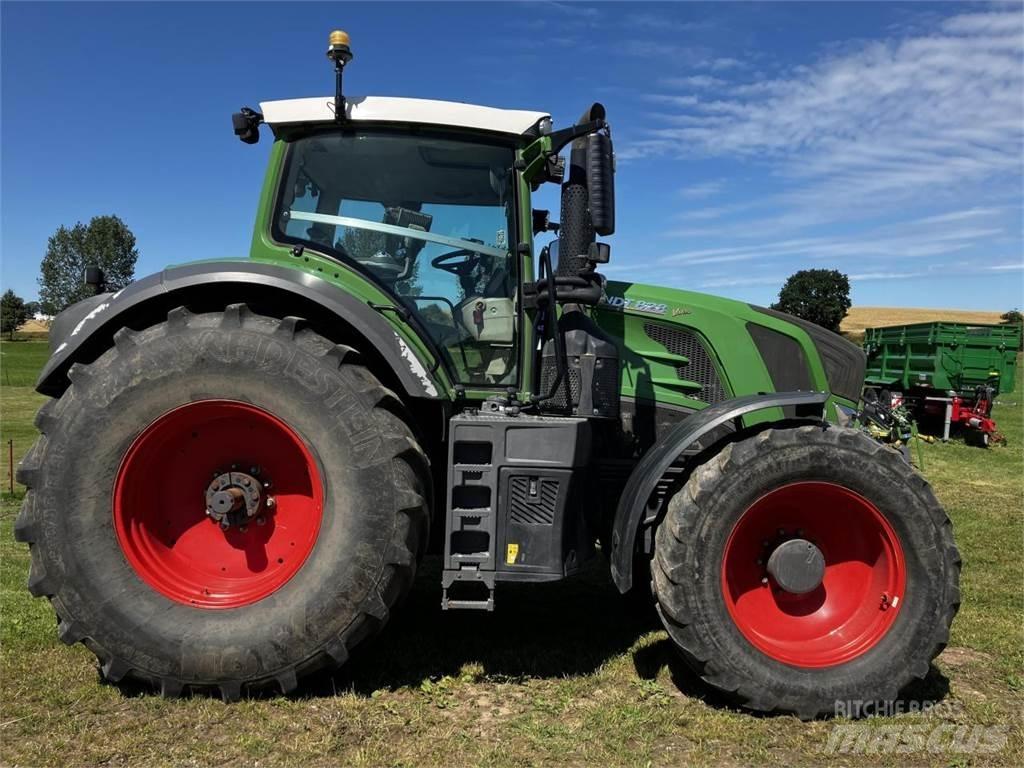 Fendt 828 Vario Traktory