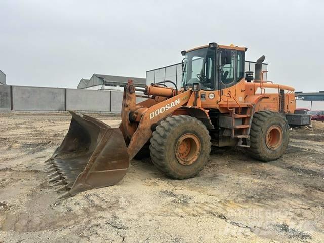 Doosan DL 300 Kolové nakladače
