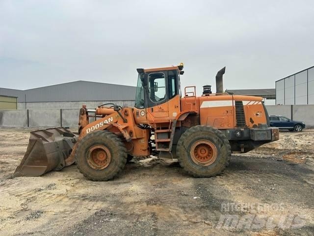 Doosan DL 300 Kolové nakladače