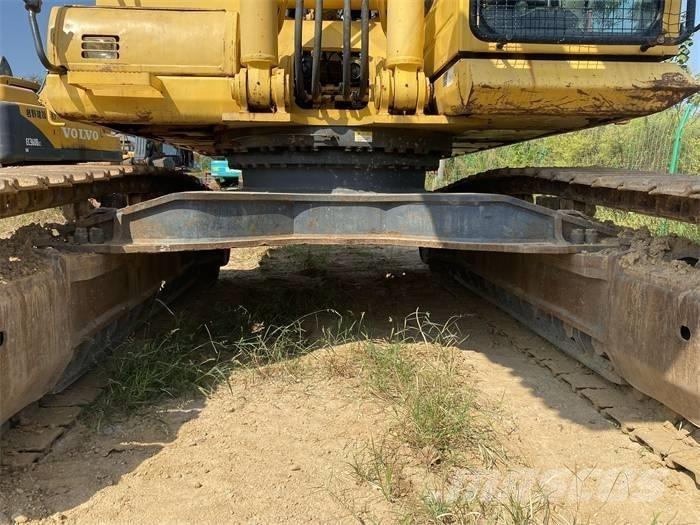 Komatsu PC450-8 Pásová rýpadla