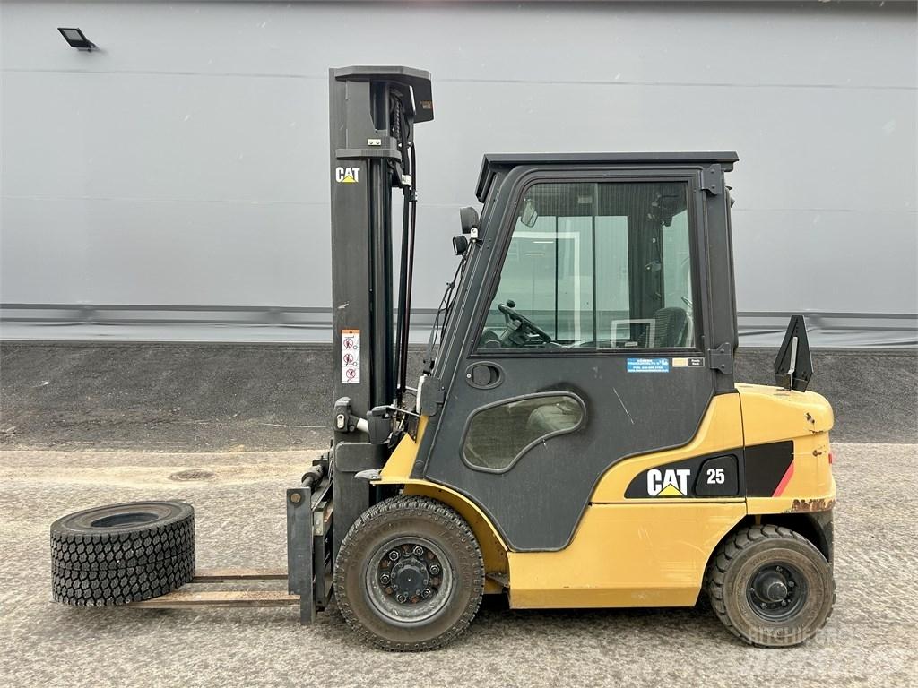 CAT DP 25 NT Dieselové vozíky