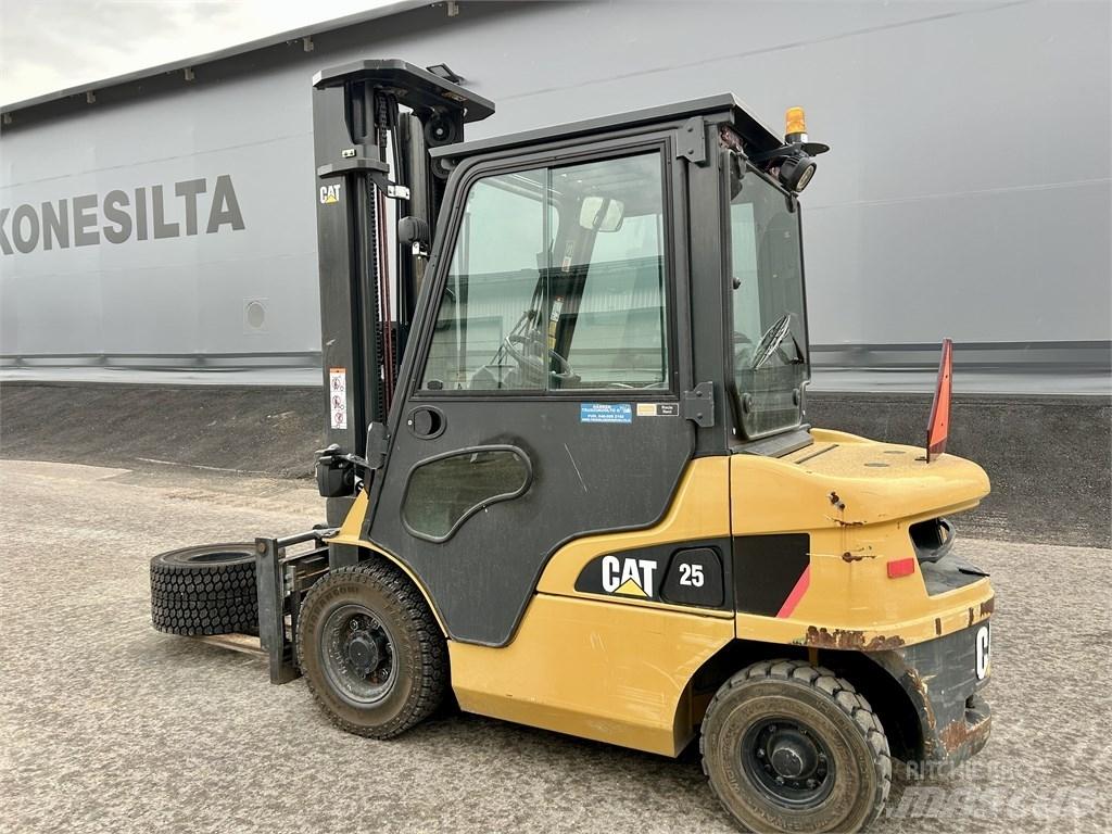 CAT DP 25 NT Dieselové vozíky