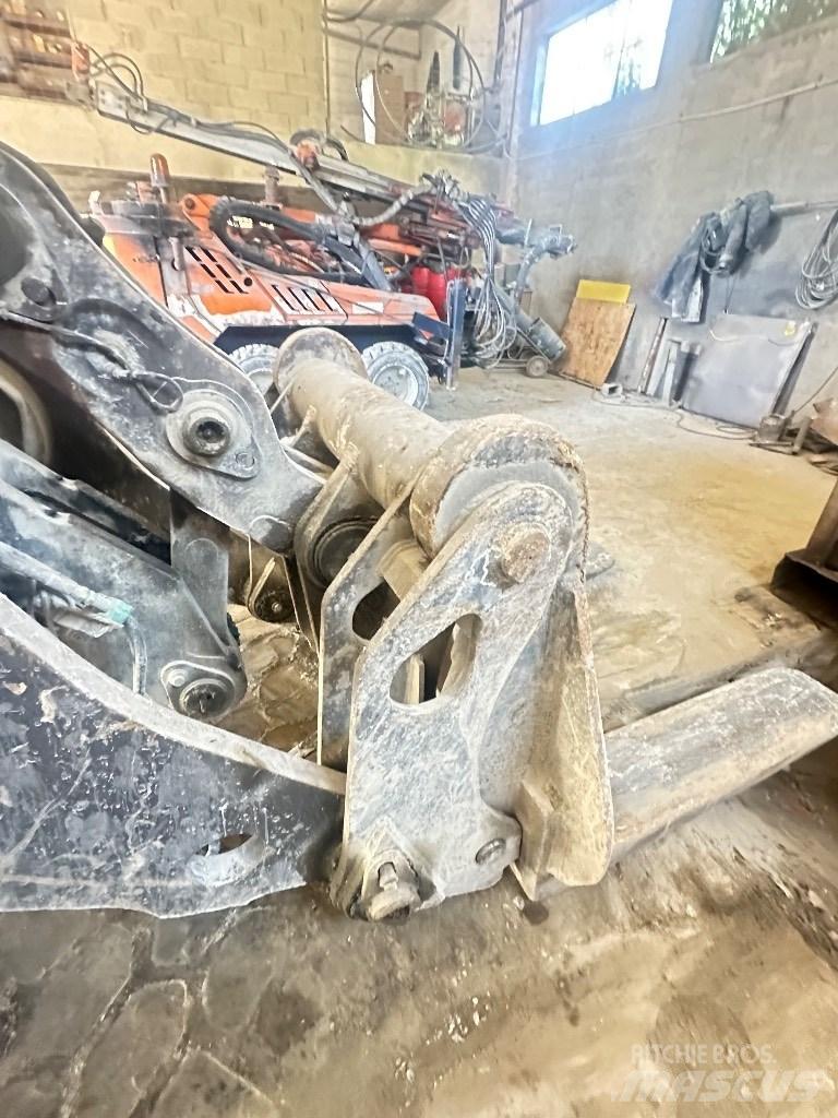 Volvo L 220 E Kolové nakladače