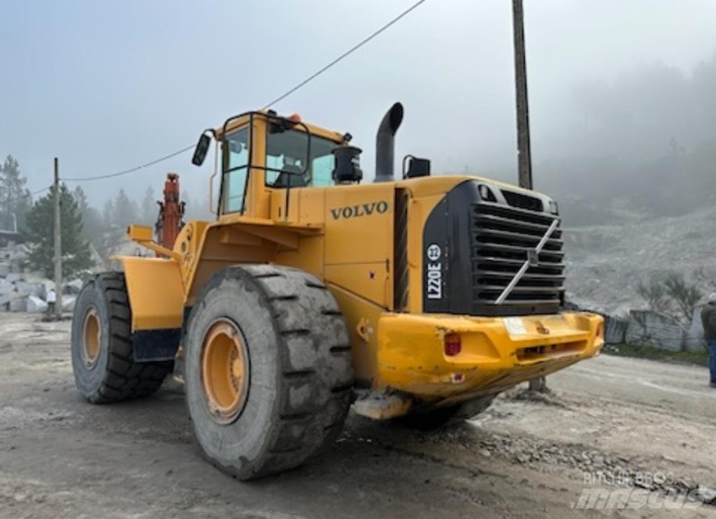 Volvo L 220 E Kolové nakladače