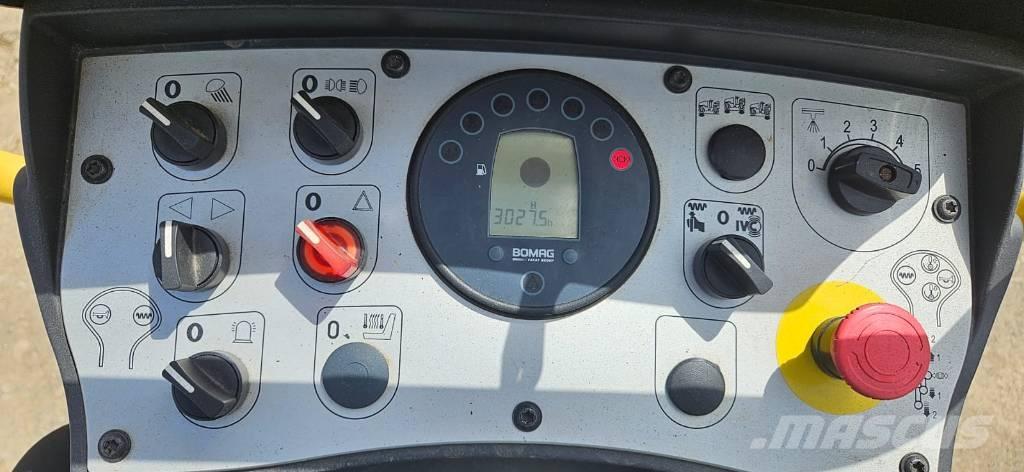 Bomag BW 100 ACM-5 Kombinované válce