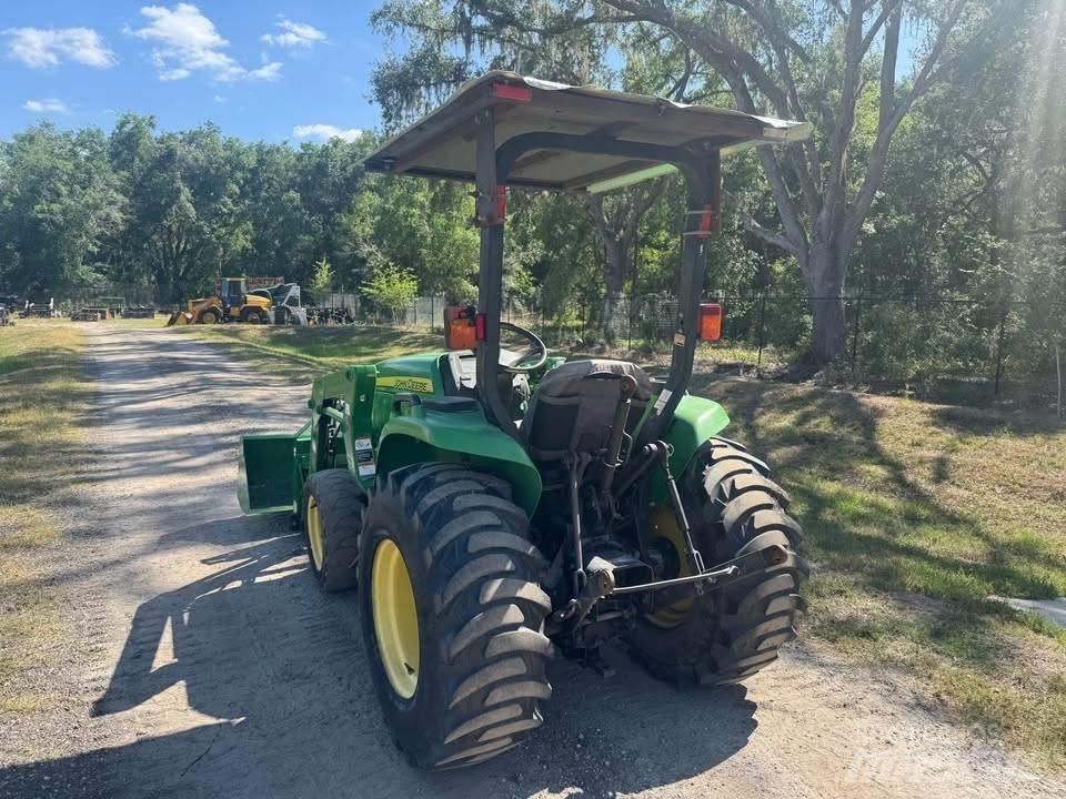 John Deere 3038 E Traktory