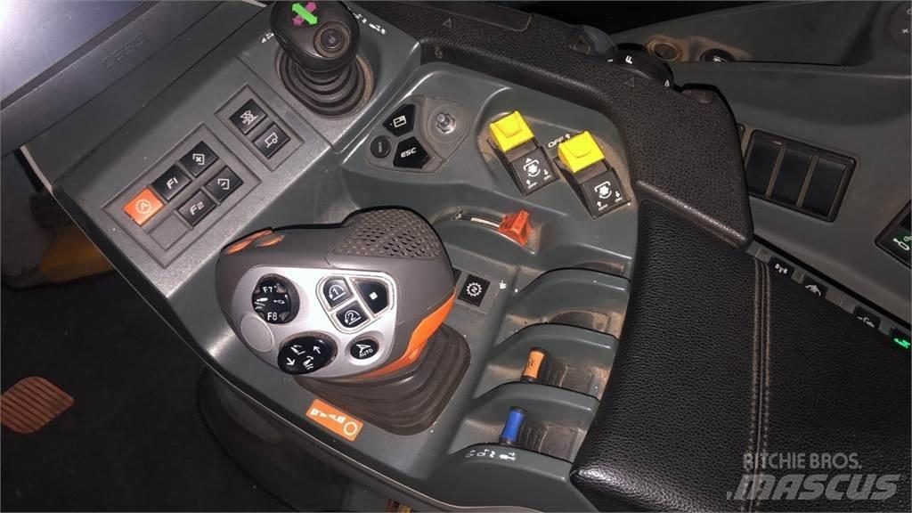 CLAAS AXION 810 Traktory