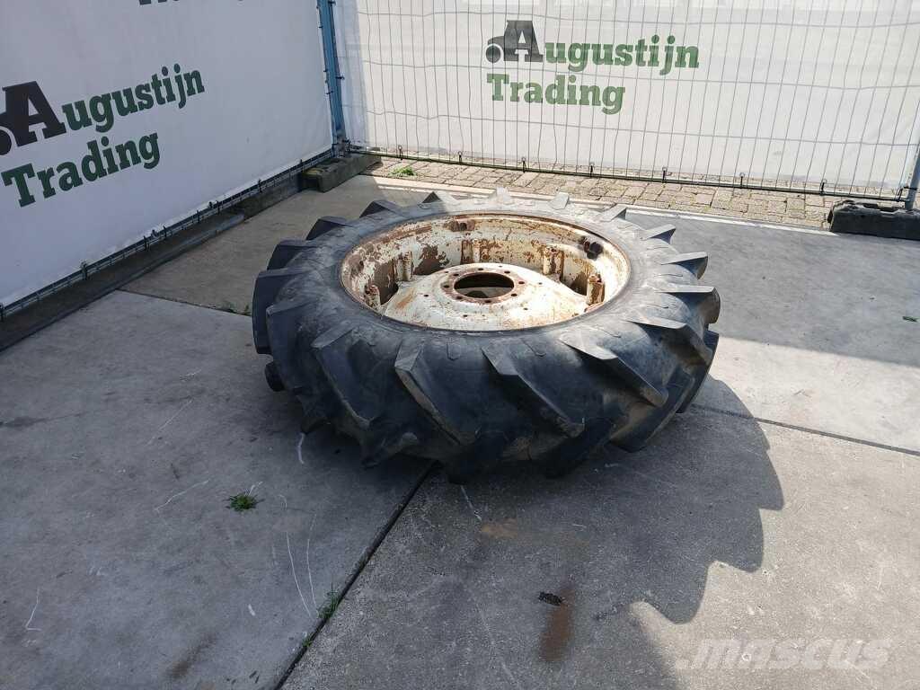 Renault 781-4 Traktory