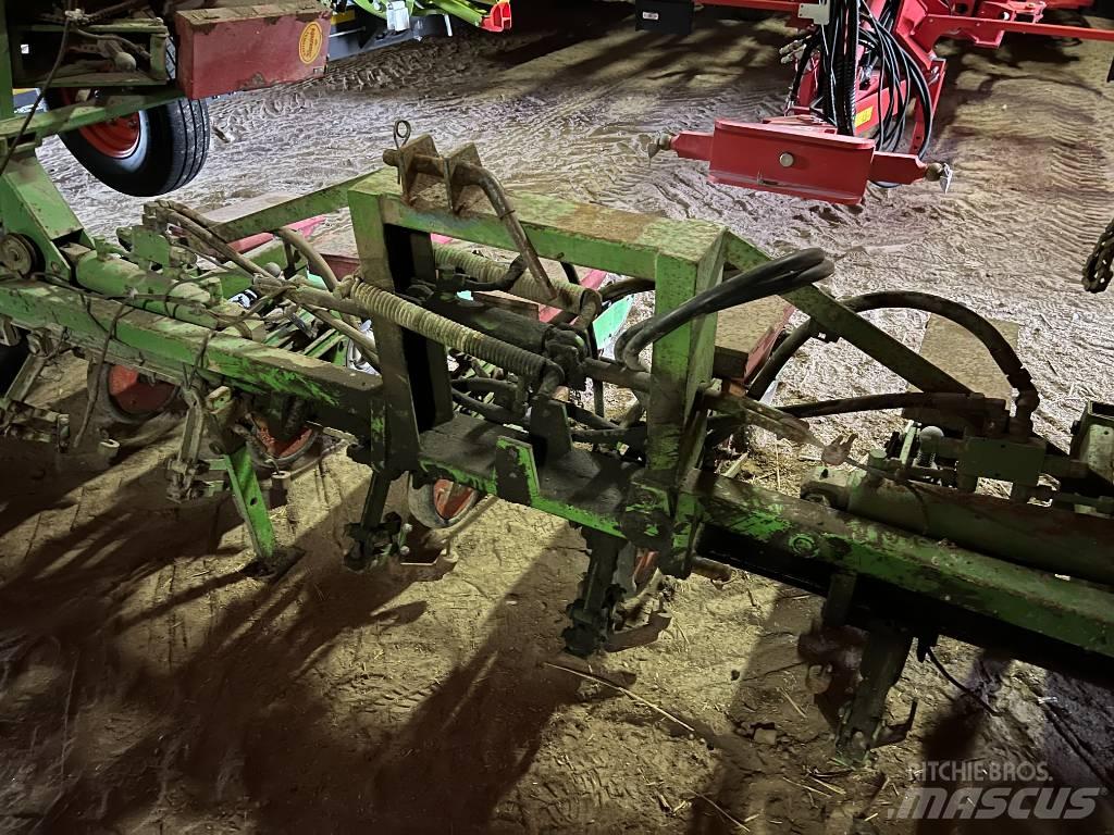  Monozentra 12 rk Přesné secí stroje