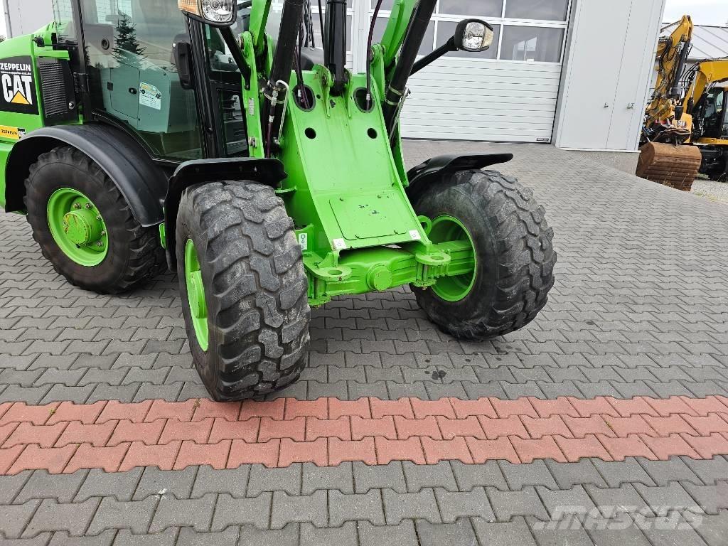 CAT 906 M Kolové nakladače