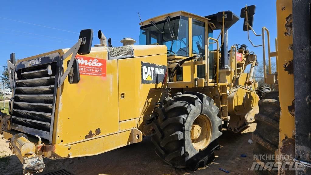CAT RM 300 Recyklátory asfaltu
