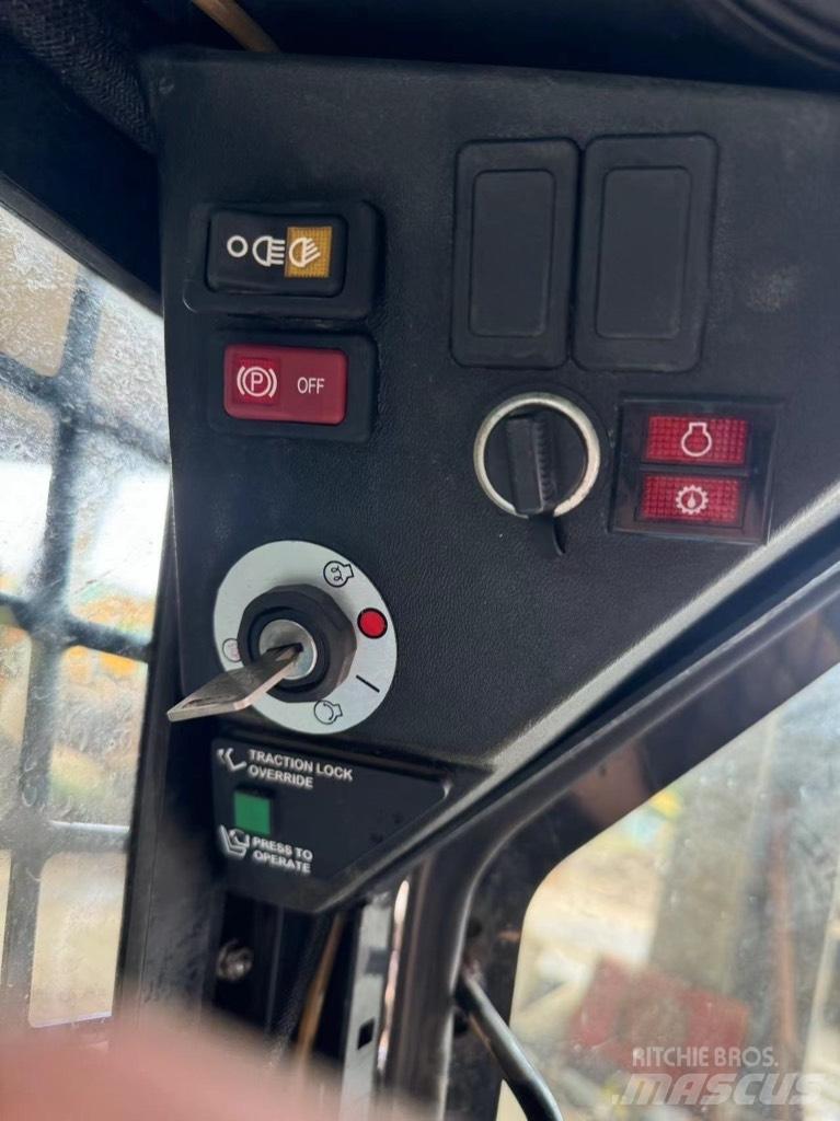 Bobcat S 70 Smykem řízené nakladače