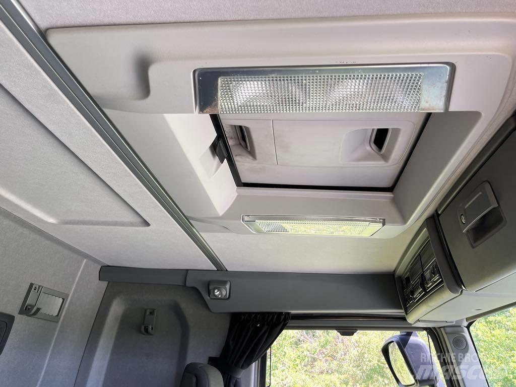 Renault Kerax 6x4 Nakládací jeřáby
