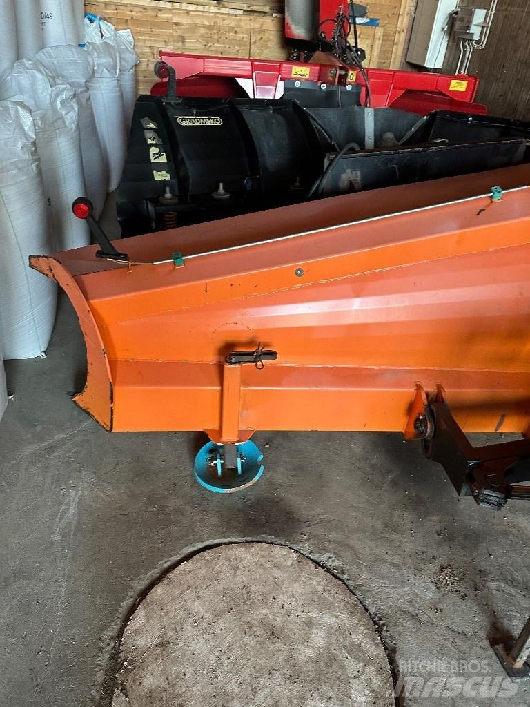 FMG AA 300 Sněžné pluhy, přední sněhové radlice