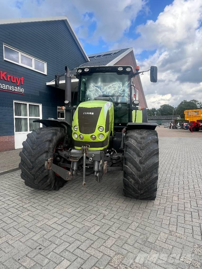 CLAAS Arion 640 Cis Traktory