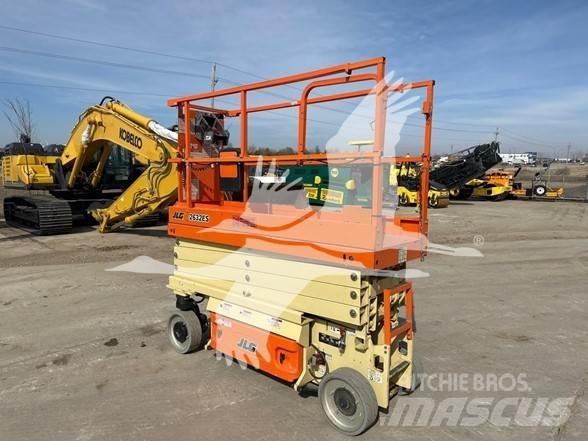 JLG 2632ES Nůžková zvedací plošina