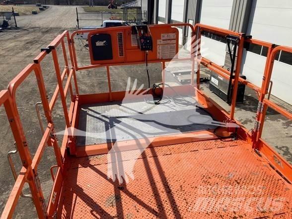 JLG 430LRT Nůžková zvedací plošina