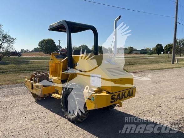 Sakai SV204T Tahačové válce