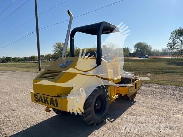 Sakai SV204T Tahačové válce