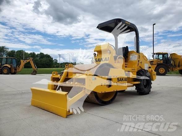 Sakai SV204TB Tahačové válce