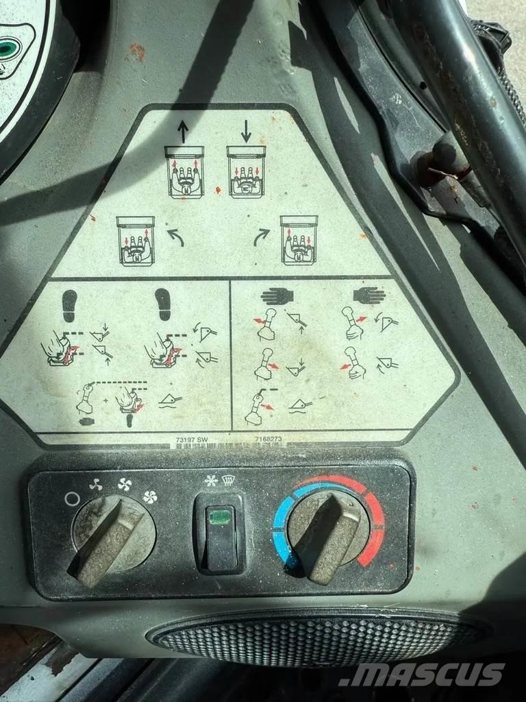 Bobcat T650 Smykem řízené nakladače