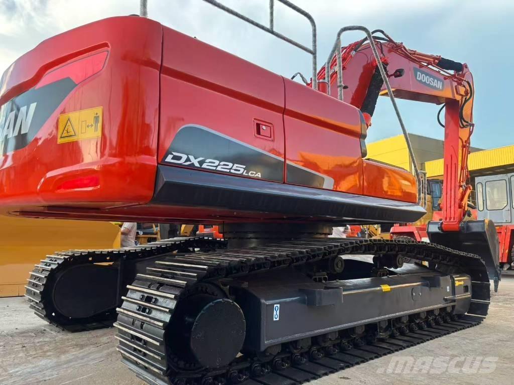 Doosan DX 225 LC Pásová rýpadla