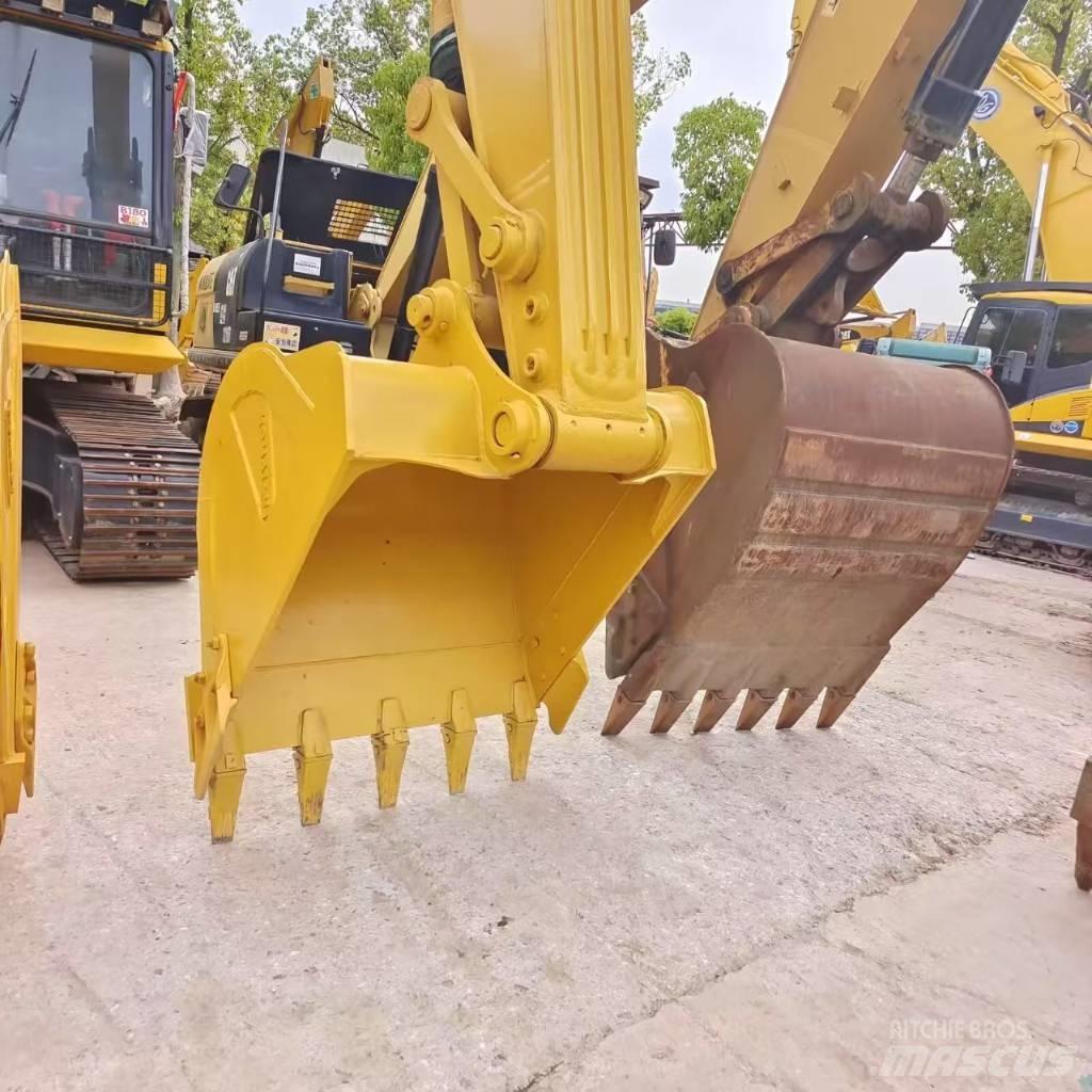 Komatsu PC 220 Pásová rýpadla