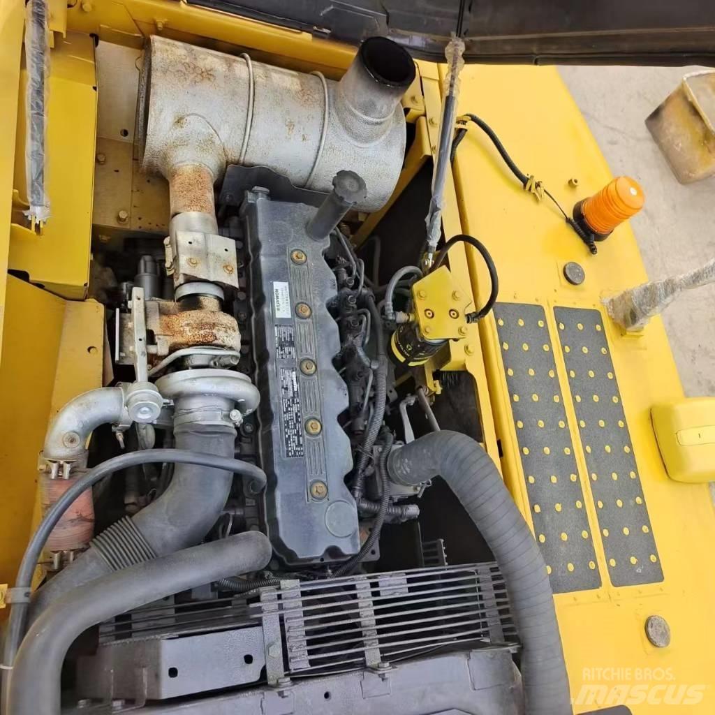 Komatsu PC 220 Pásová rýpadla