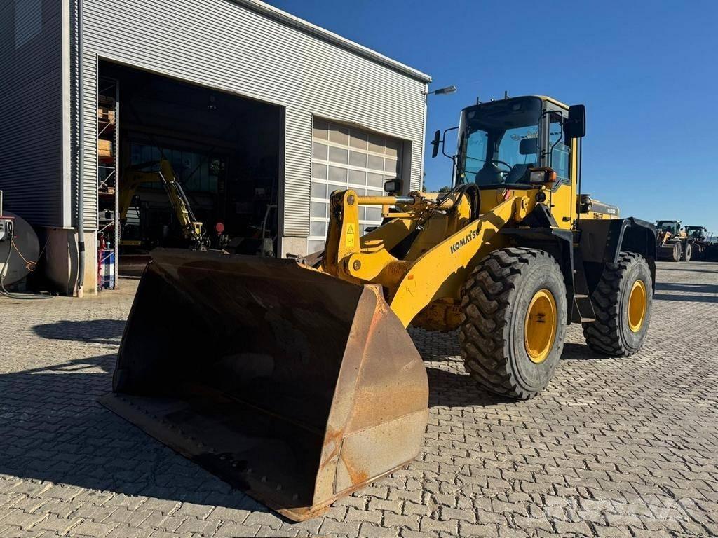 Komatsu WA 320-3H Kolové nakladače