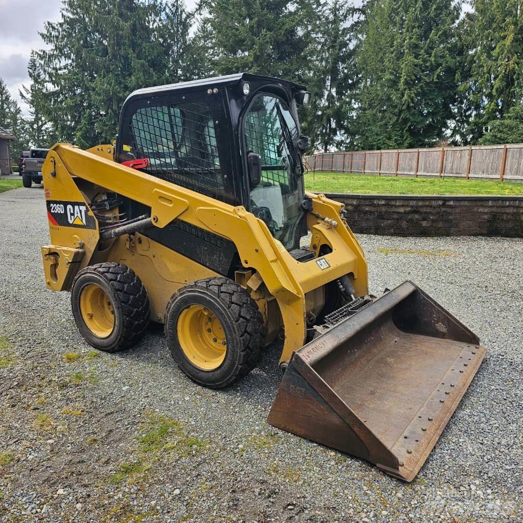 CAT 236D Smykem řízené nakladače