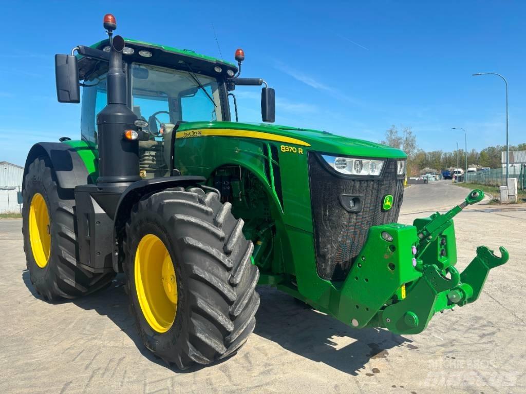 John Deere 8370 R Traktory