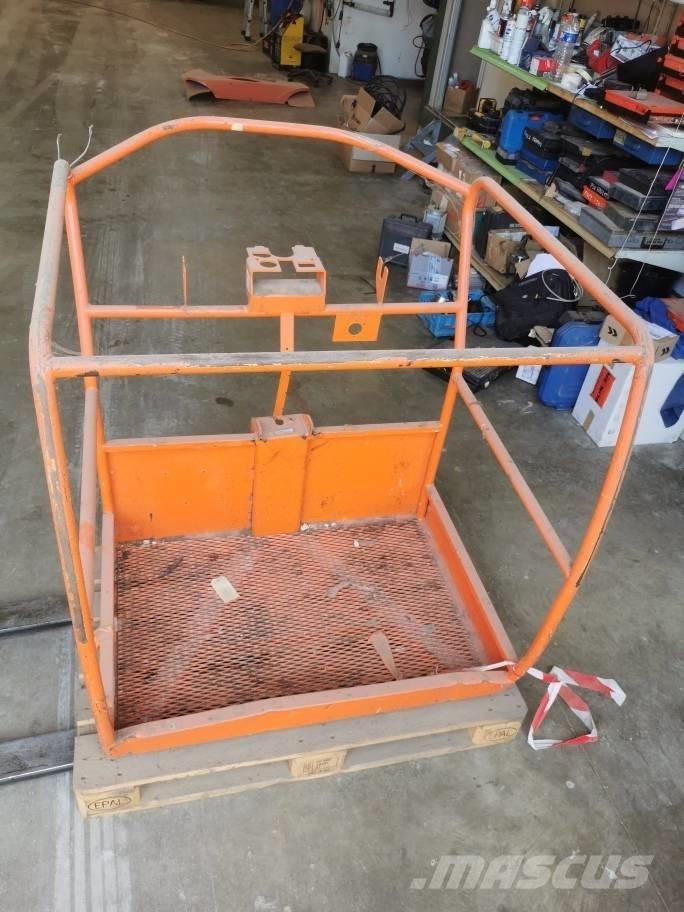 JLG Toucan 10 E Výložníky a lžíce