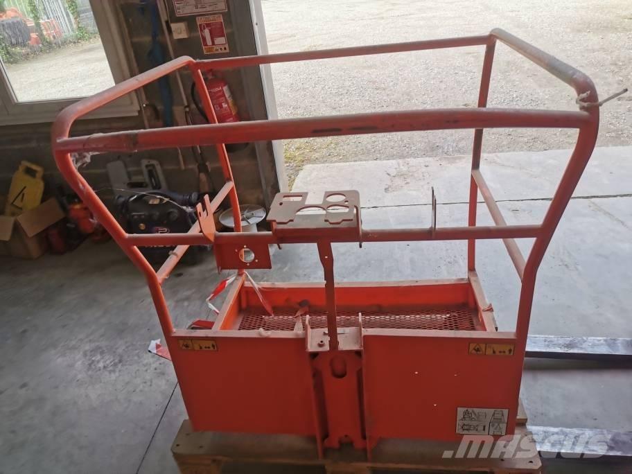 JLG Toucan 10 E Výložníky a lžíce