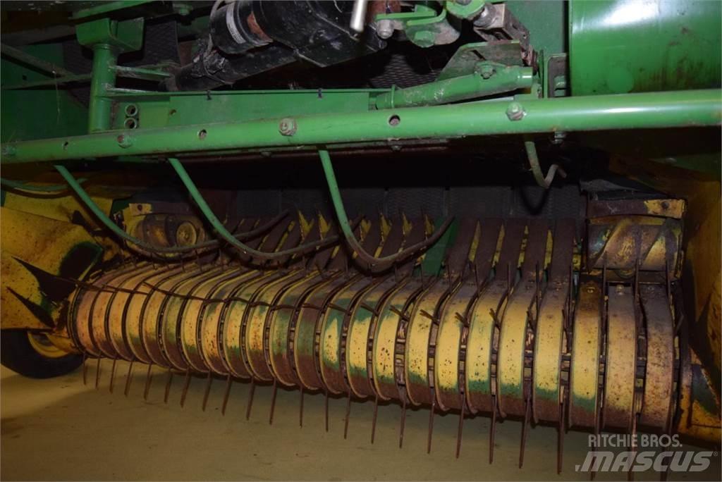 John Deere 580 Lis na válcové balíky