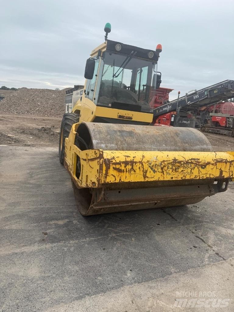 Bomag BW 213 D H-4 Tahačové válce