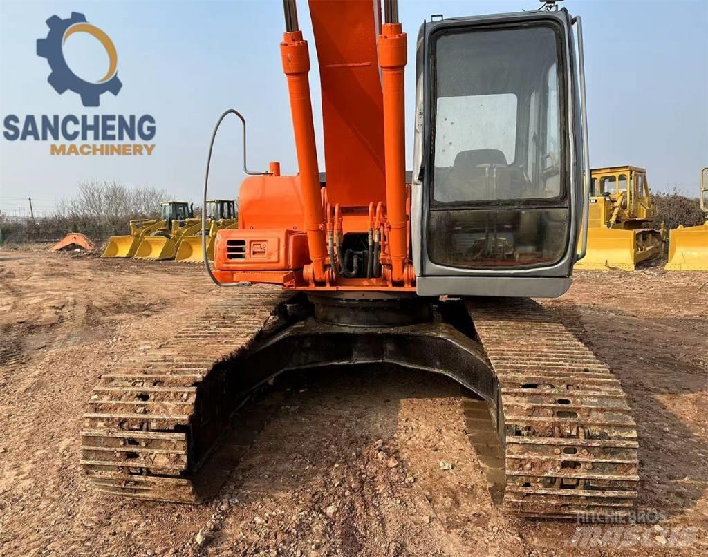 Hitachi EX 200 Pásová rýpadla