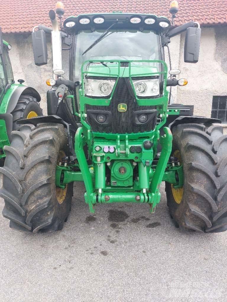 John Deere 6130 R Traktory