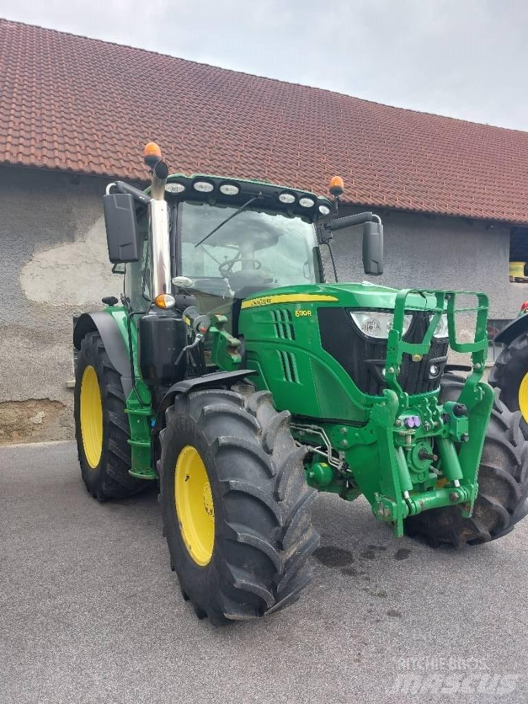 John Deere 6130 R Traktory