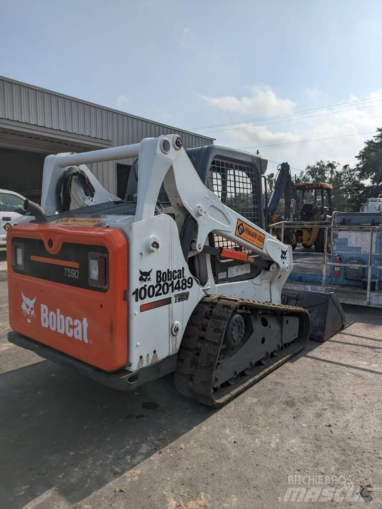 Bobcat T 590 Smykem řízené nakladače