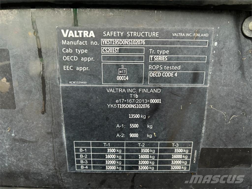 Valtra T195 Traktory
