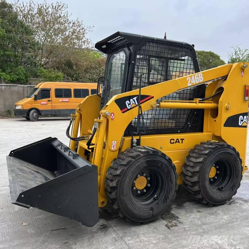CAT 246 B Mininakladače