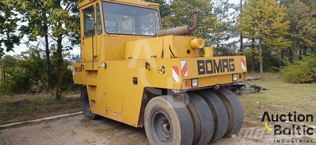 Bomag BW 20 R Pneumatikové válce