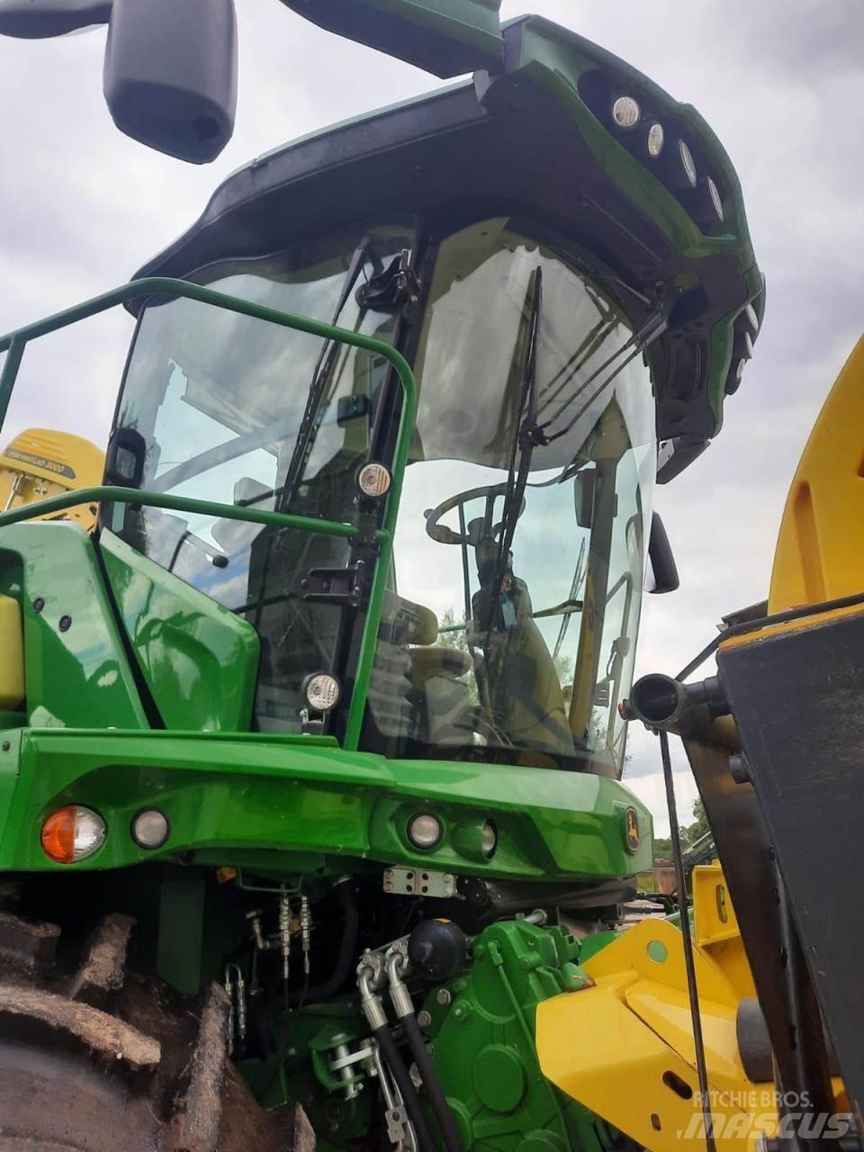 John Deere 8200 i Samojízdné sekačky